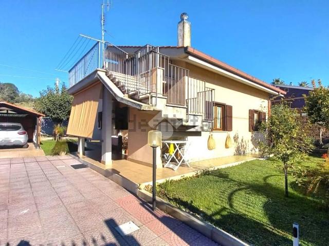 Case e ville in vendita di 110 m² in Circonvallazione Mare Orientale, 114