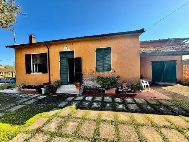Case e ville in vendita di 110 m² in Strada del Querciolo