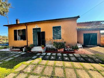 Case e ville in vendita di 110 m² in Strada del Querciolo