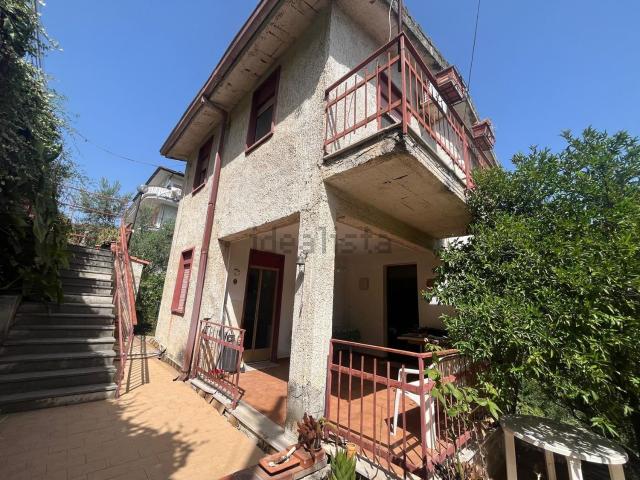 Case e ville in vendita di 110 m² in Strada Provinciale di Pezzingoli, 99