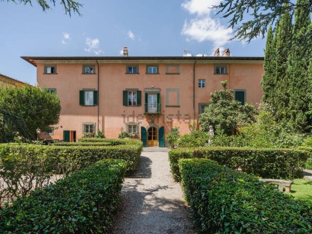 Case e ville in vendita di 1111 m² in Viale della Repubblica