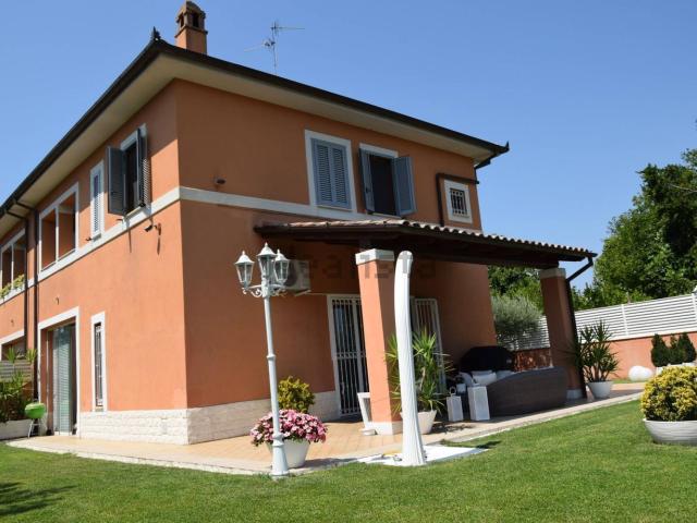 Case e ville in vendita di 111 m² in Via Santo Pietro, 50