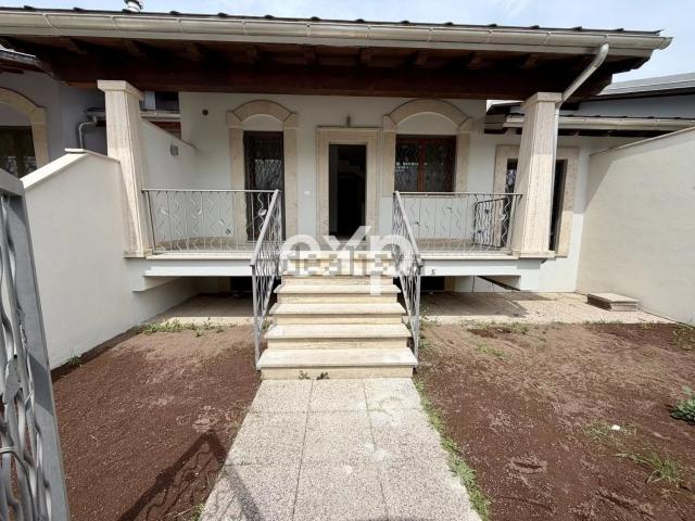 Case e ville in vendita di 111 m² in Via Pietro Romani, 43