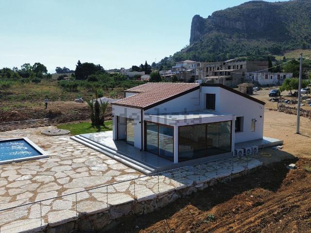 Case e ville in vendita di 111 m² in Contrada Ciauli