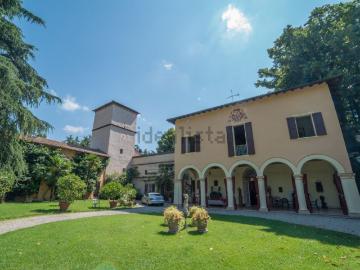 Case e ville in vendita di 1120 m² in Via Maranina