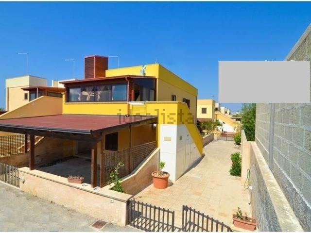 Case e ville in vendita di 112 m² in Via Gioia Tauro