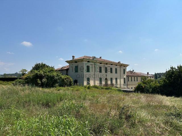 Case e ville in vendita di 1130 m² in Via Finil