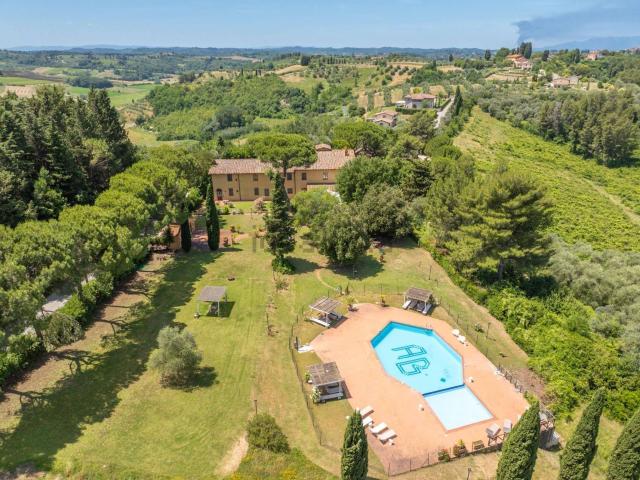 Case e ville in vendita di 1130 m² in Via Volterrana
