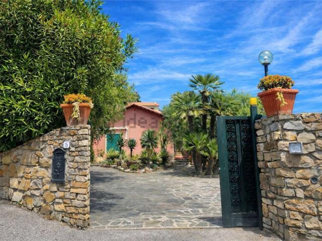 Case e ville in vendita di 113 m² in Via al Castellaretto, 8