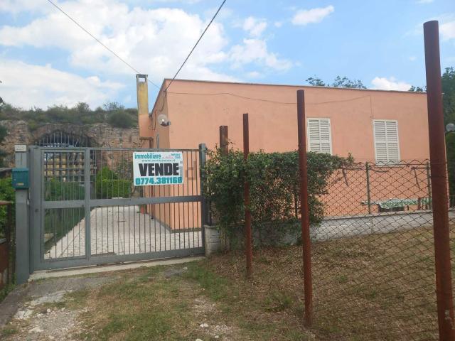 Case e ville in vendita di 119 m² in Via Empolitana, 272