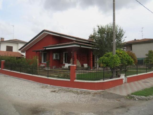 Case e ville in vendita di 113 m² in Via Ercole Sarti