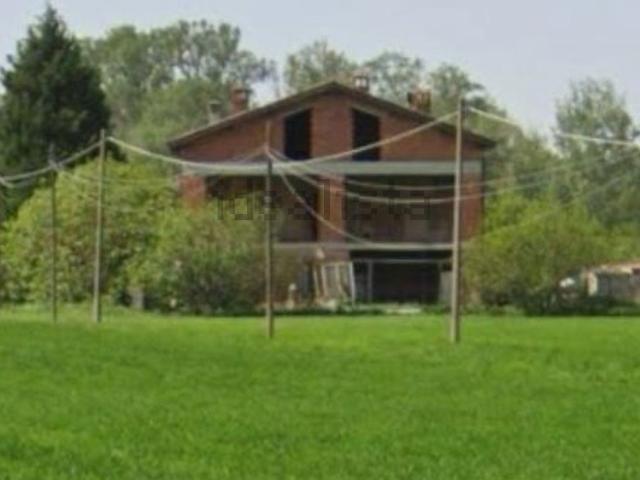 Case e ville in vendita di 113 m² in Via Valenza, 38