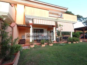 Case e ville in vendita di 114 m² in Via Aleardo Aleardi, 13