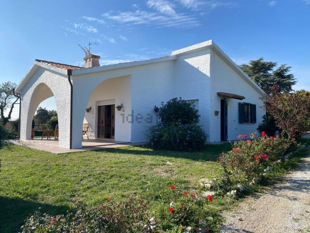 Case e ville in vendita di 114 m² in Via del Taunus, 21