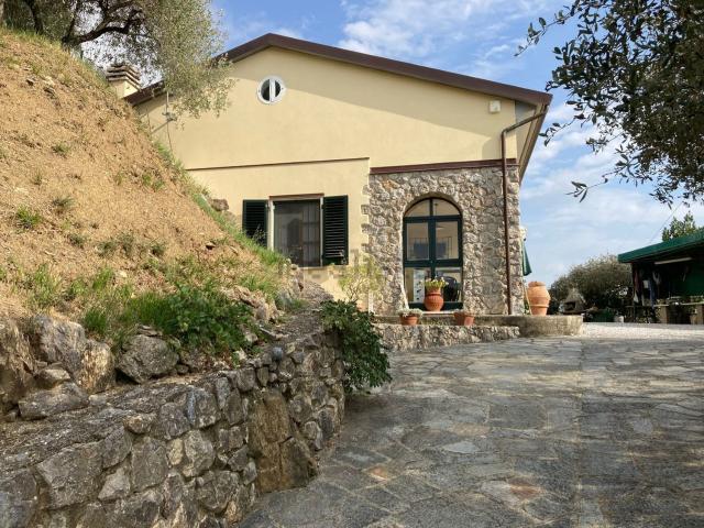 Case e ville in vendita di 114 m² in Via Provinciale, 247