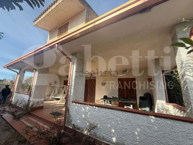 Case e ville in vendita di 114 m² in Viale delle Mimose, 32