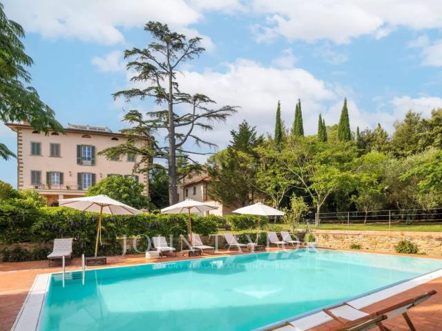 Case e ville in vendita di 1155 m²