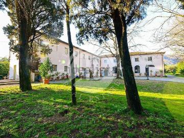 Case e ville in vendita di 1150 m²