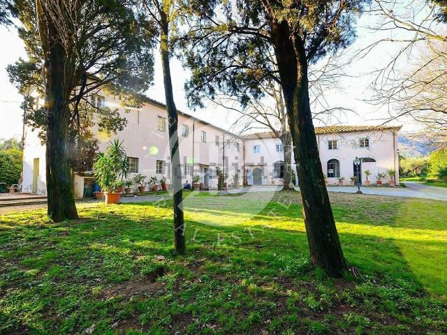 Case e ville in vendita di 1150 m²