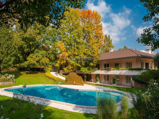 Case e ville in vendita di 1150 m² in Via Alcide De Gasperi