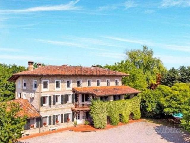 Case e ville in vendita di 1150 m² in Via Casarsa