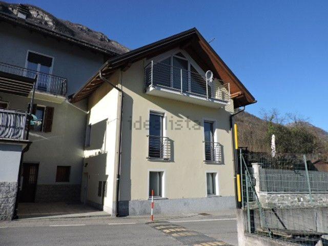 Case e ville in vendita di 115 m² in Via Casetti
