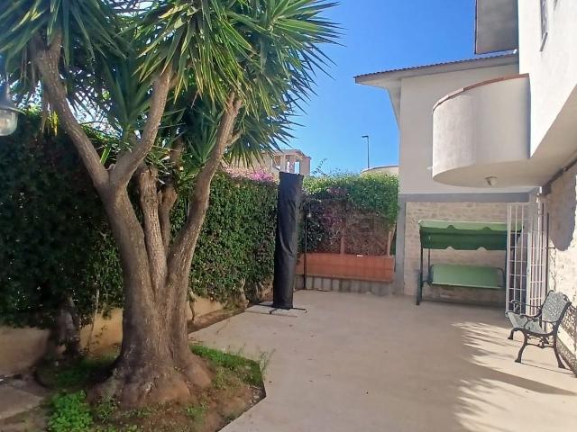 Case e ville in vendita di 115 m² in Via delle Ginestre