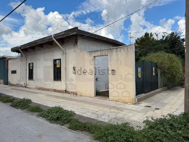 Case e ville in vendita di 115 m² in Via Marche, 41