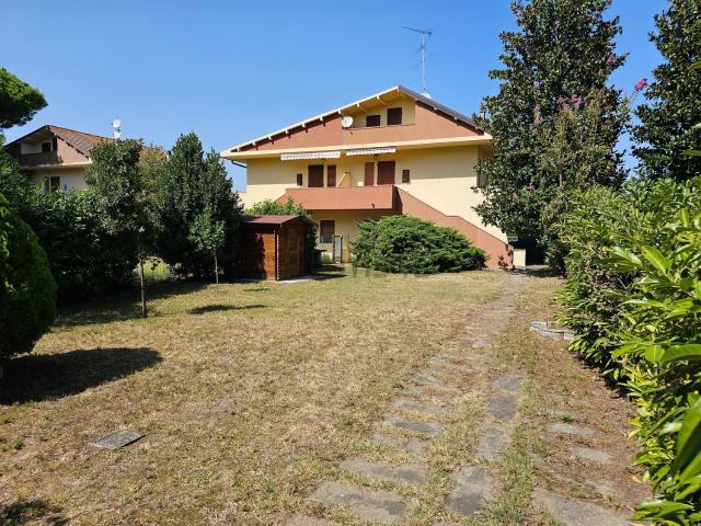 Case e ville in vendita di 115 m² in Via SIRIO, 12