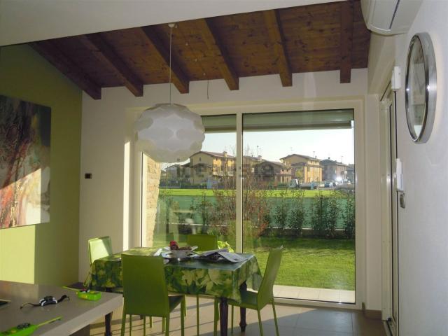Case e ville in vendita di 115 m² in Via Piero Gobetti