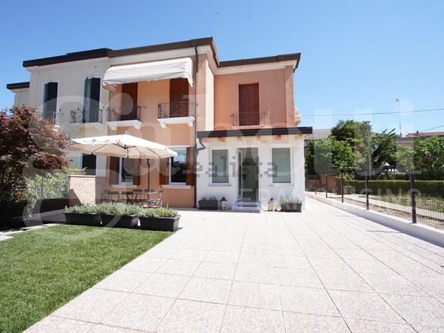 Villetta bifamiliare in vendita di 115 m² in Viale Giuseppe Garibaldi