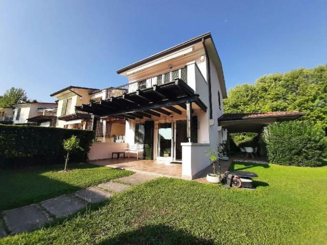 Case e ville in vendita di 140 m² in Via Prais, 35