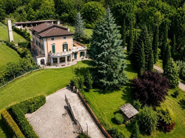 Case e ville in vendita di 1176 m² in Via Mirabella, 17