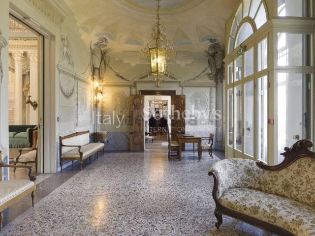 Case e ville in vendita di 1176 m² in Via Berengario da Carpi