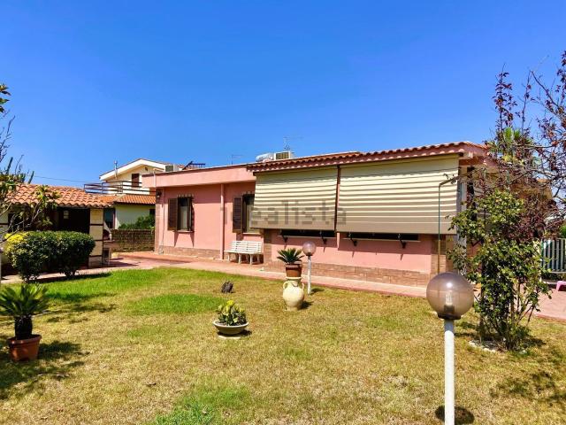 Case e ville in vendita di 117 m² in Via Lago di Bolsena