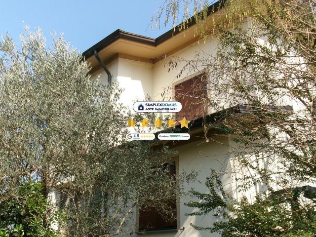 Case e ville in vendita di 117 m² in Via Ligabue Antonio