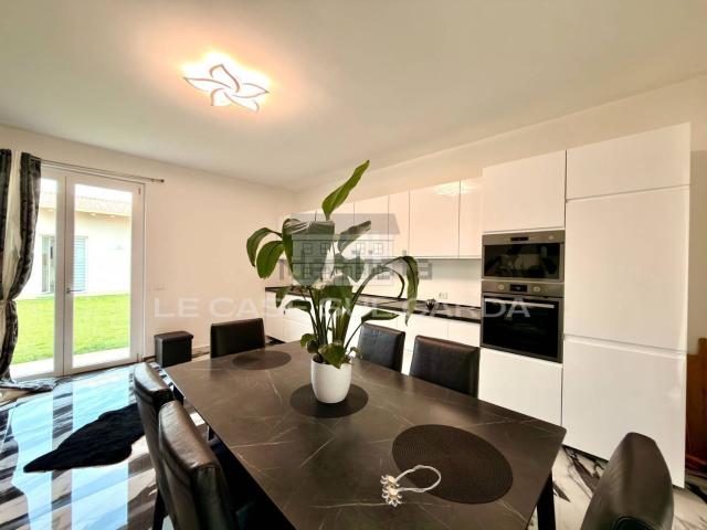 Case e ville in vendita di 118 m² in Via dei Colli, 7