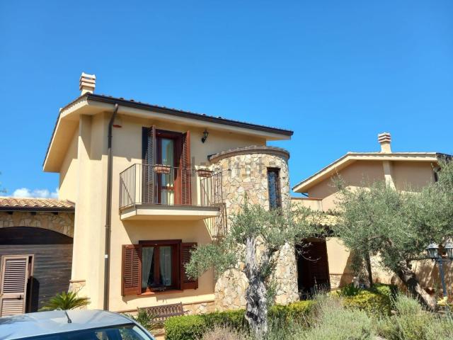 Case e ville in vendita di 118 m² in Via Piano Torre Marroia