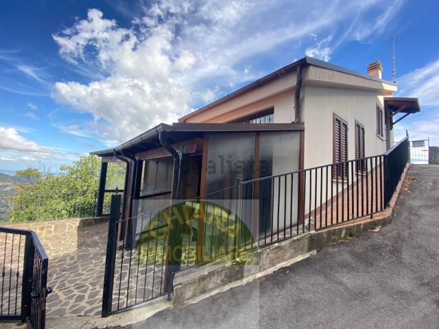 Case e ville in vendita di 118 m² in Via Roma, 4