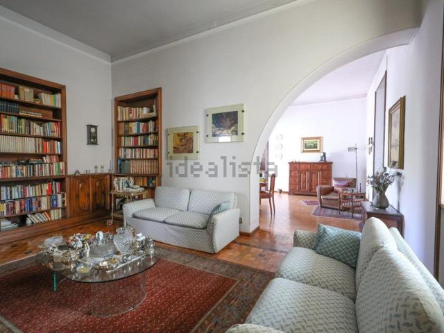Case e ville in vendita di 1190 m²