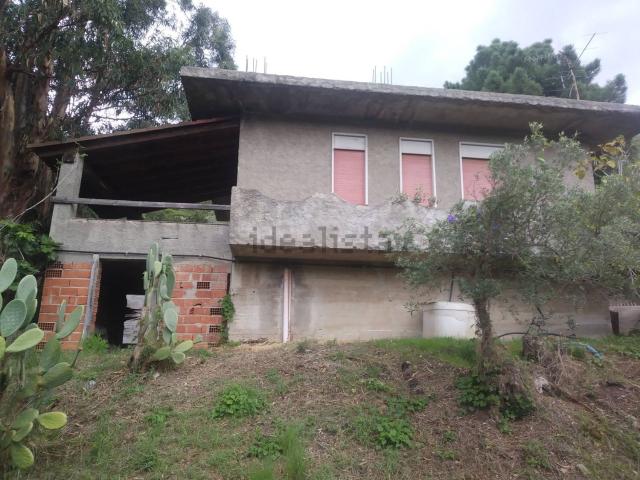 Case e ville in vendita di 119 m² in Via Nazionale Gesso