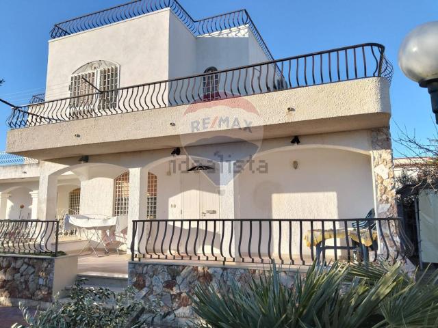 Case e ville in vendita di 119 m² in Viale delle Rose