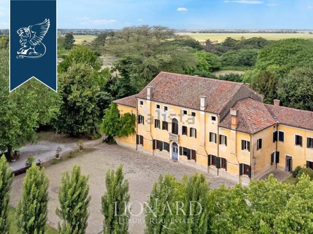 Case e ville in vendita di 1200 m²