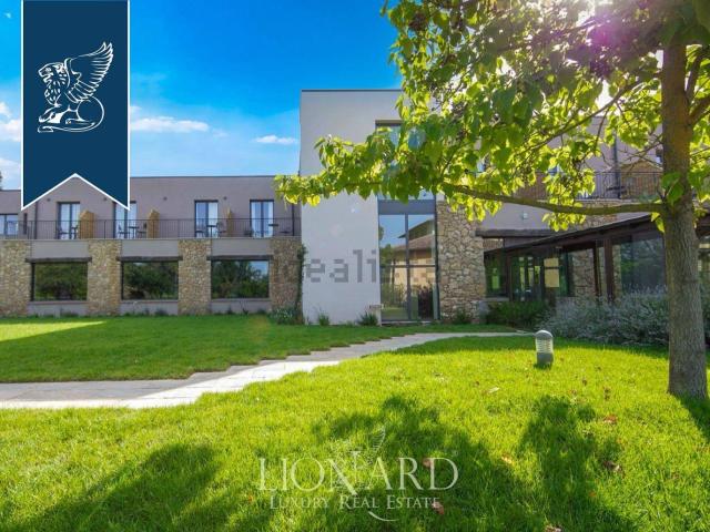 Case e ville in vendita di 1200 m²