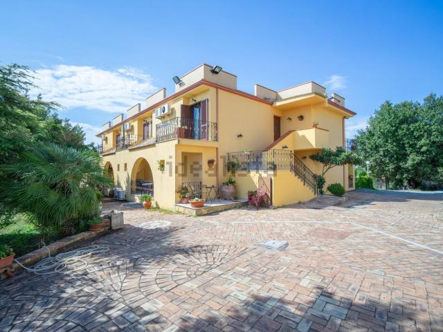 Case e ville in vendita di 1200 m² in Contrada Profondiero