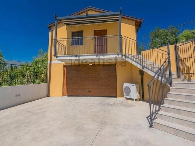 Case e ville in vendita di 1200 m² in Via Monte Carso