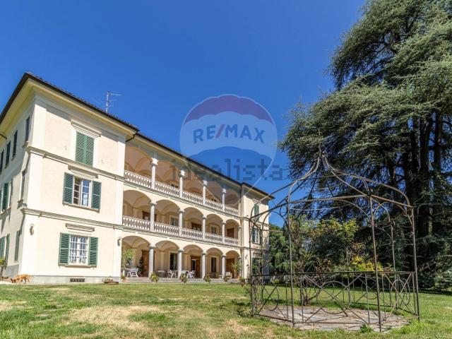 Case e ville in vendita di 1200 m² in Via Ing. Bertola, 1