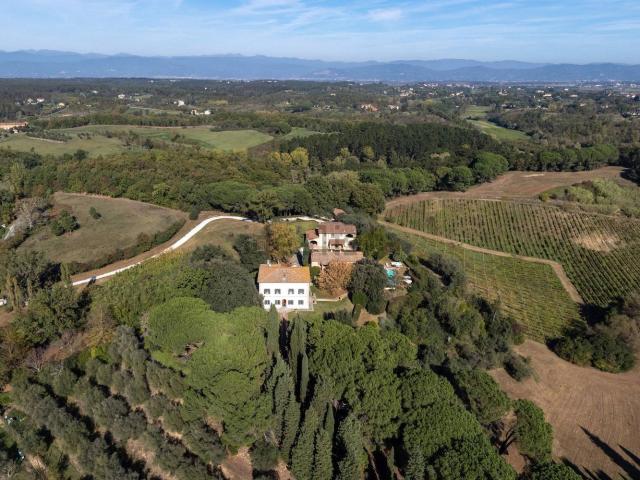 Case e ville in vendita di 1200 m² in Via Cesare Battisti