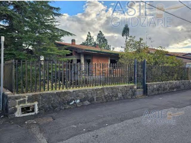 Case e ville in vendita di 1200 m² in Via dei Gladioli