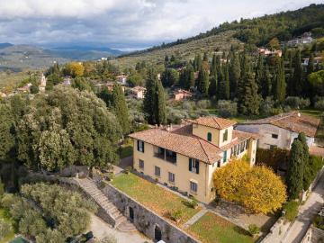 Case e ville in vendita di 1200 m² in Via della Croce